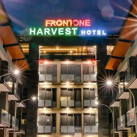 Front One Harvest Hotel Wonosobo Εξωτερικό φωτογραφία